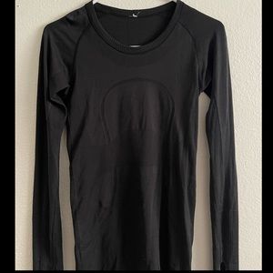 Lululemon long sleeve size 4